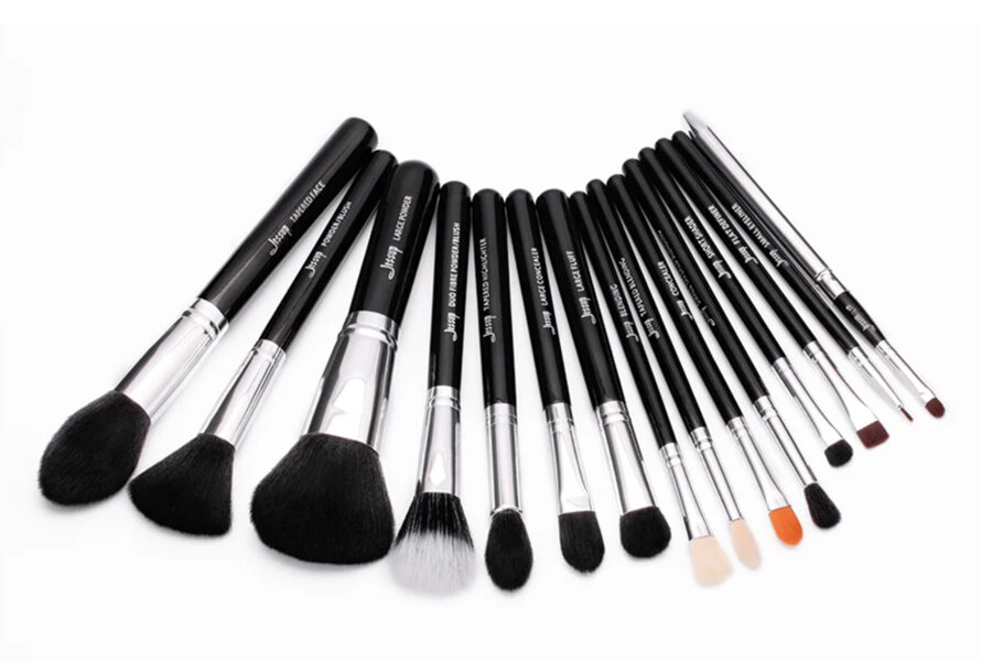 Essential 15 Pcs Makeup Brush Set